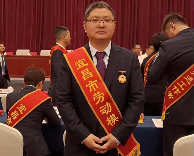 祝賀！微特工程師張艷波榮獲宜昌市“勞動模范”稱號